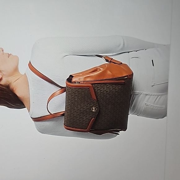 Michael Kors Signature/Logo Zip Backpack. BN - Picture 7 of 7